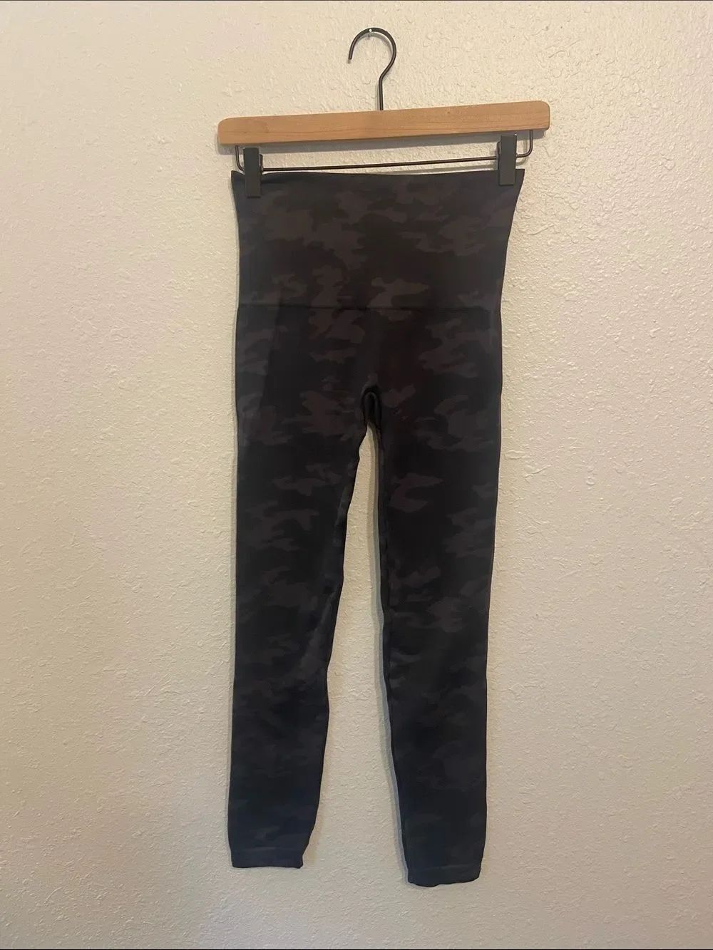 SPANX Gray & Black Camo Look At Me Now Leggings Size Medium